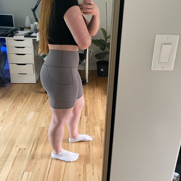 NWT biker shorts with pockets - Picture 2 of 3